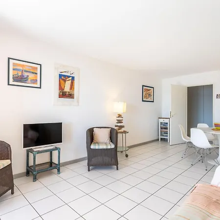 Les Mandariniers By Interhome