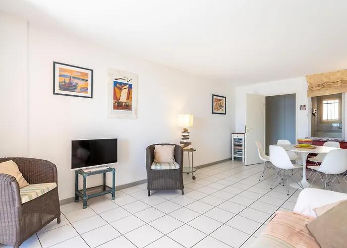 Les Mandariniers-1 By Interhome