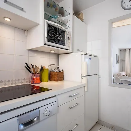 Apartment Les Mandariniers By Interhome Le Lavandou