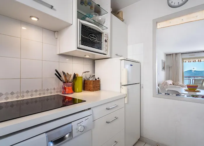 Apartman Les Mandariniers-1 By Interhome Le Lavandou